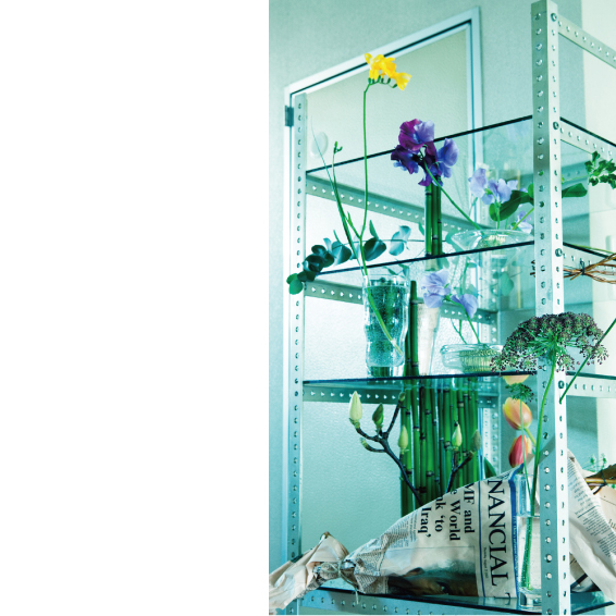 室内空間の中の花をテーマ作品２｜草月竜師範取得『三宅倩』称号